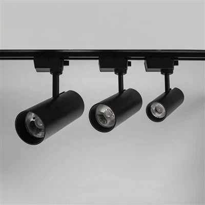 Illuminazione a binario in stile industriale